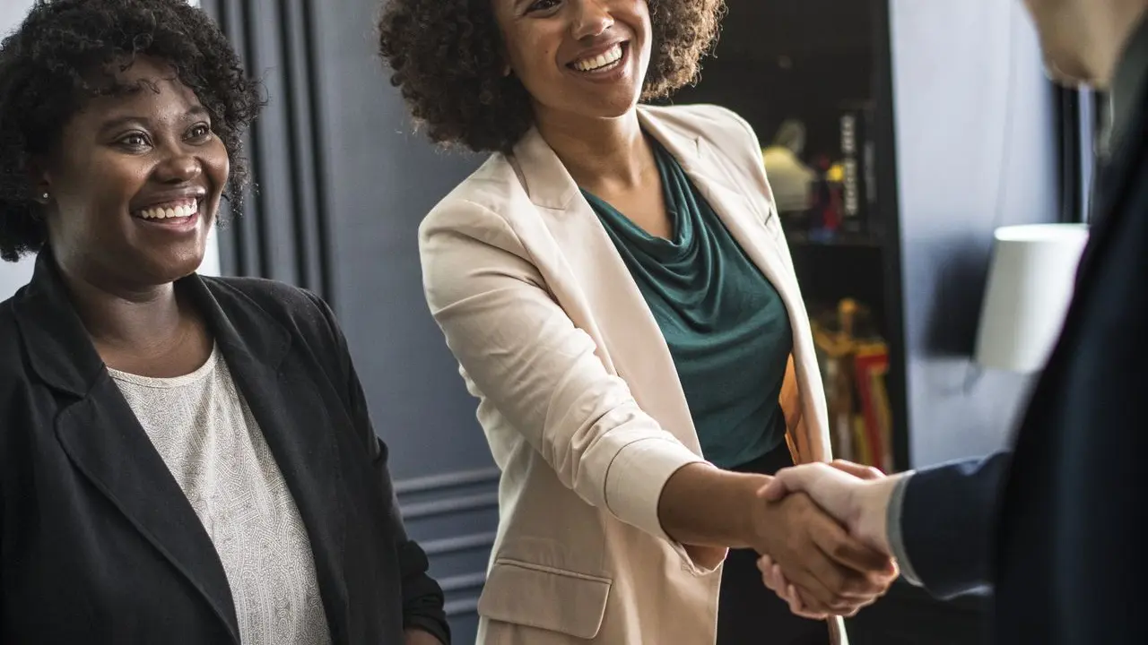 חברות שירותים וייעוץ